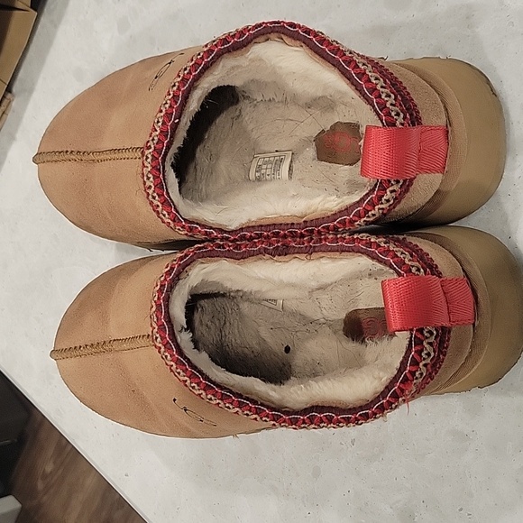 UGG Tan Size 6  Slippers - Picture 3 of 6